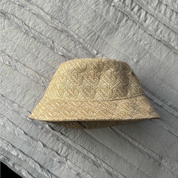 Burberry Embroidered Bucket Hat L Soft Fawn - Picture 1 of 11